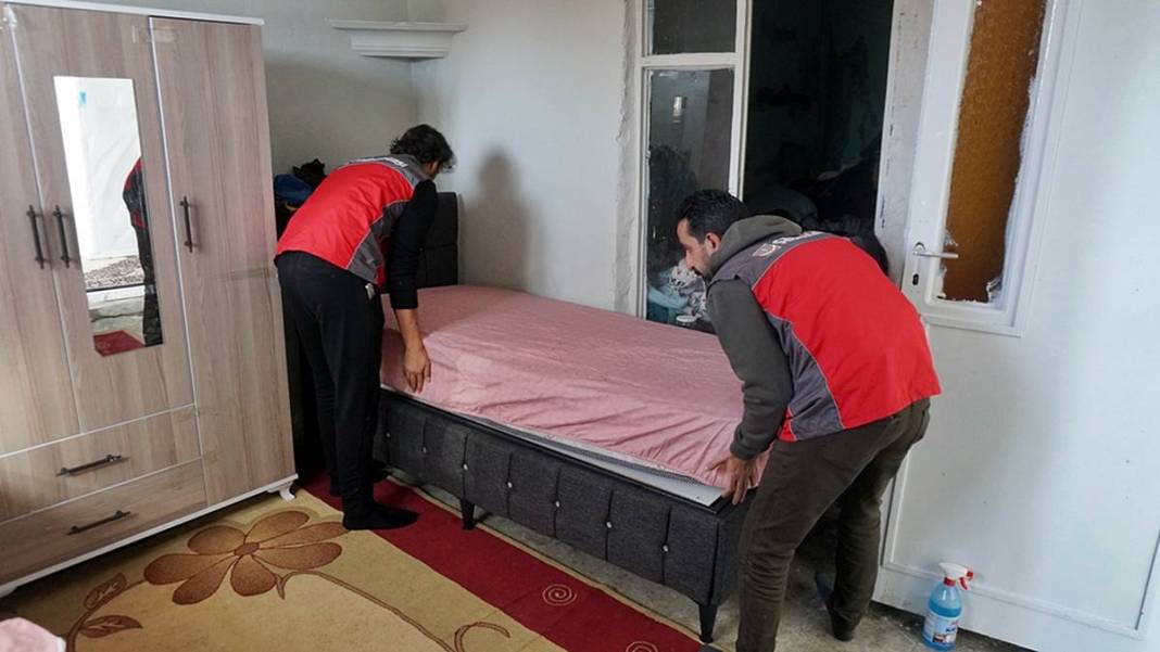 Komşular kötü kokudan şikayetçi olunca şaşırtan gerçek ortaya çıktı! 1 traktör kasasıyla anca taşınabildi 5